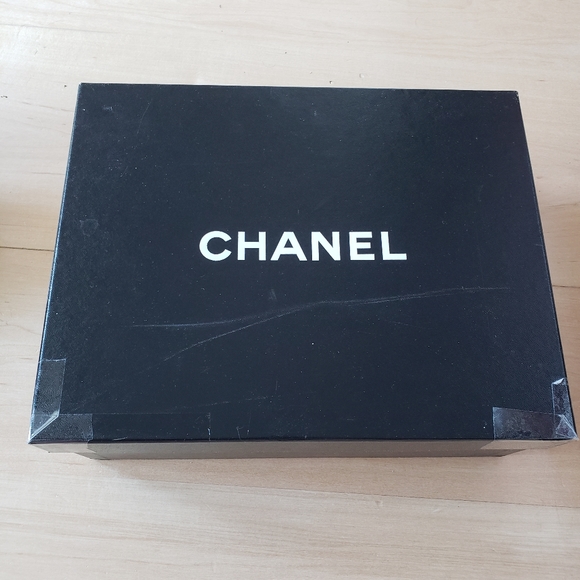 sold ✅Chanel Two-tone Round Cap Toe Escarpins Pumps 39.5 - Picture 9 of 10